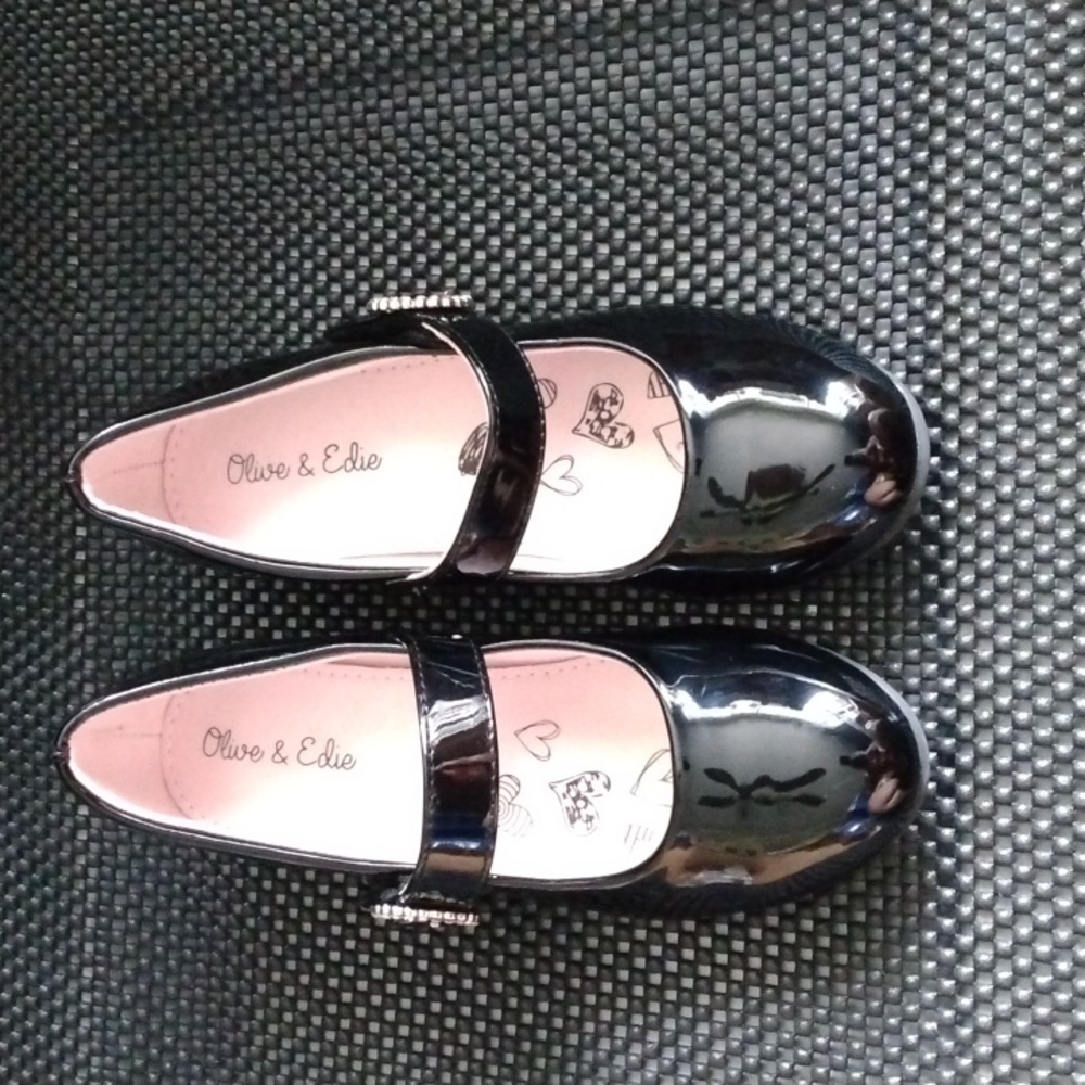 Olive & Edie Black Patent Mary Janes.  Size 1.